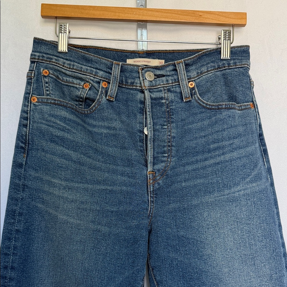 Levi's Women's Wedgie Straight Size 30 X 27 Button Fly Medium Wash Classic - Picture 3 of 14